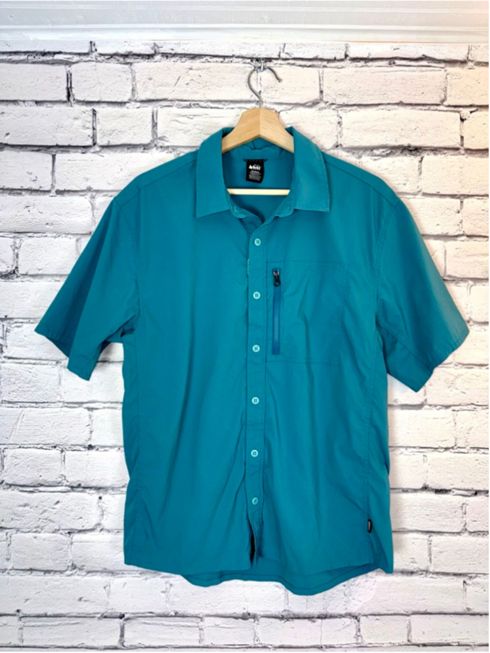 Men's REI Co-op Casual Button Down Shirt size Medium Teal Blue Hiking Shirt